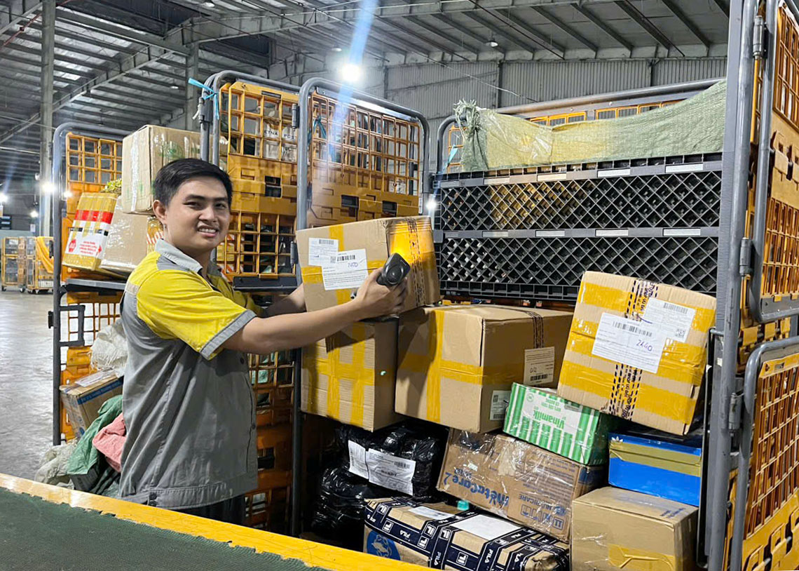 Toàn mạng lưới tiếp tục nêu cao tinh thần " Vượt trên thách thức", duy trì đà tăng trưởng chất lượng