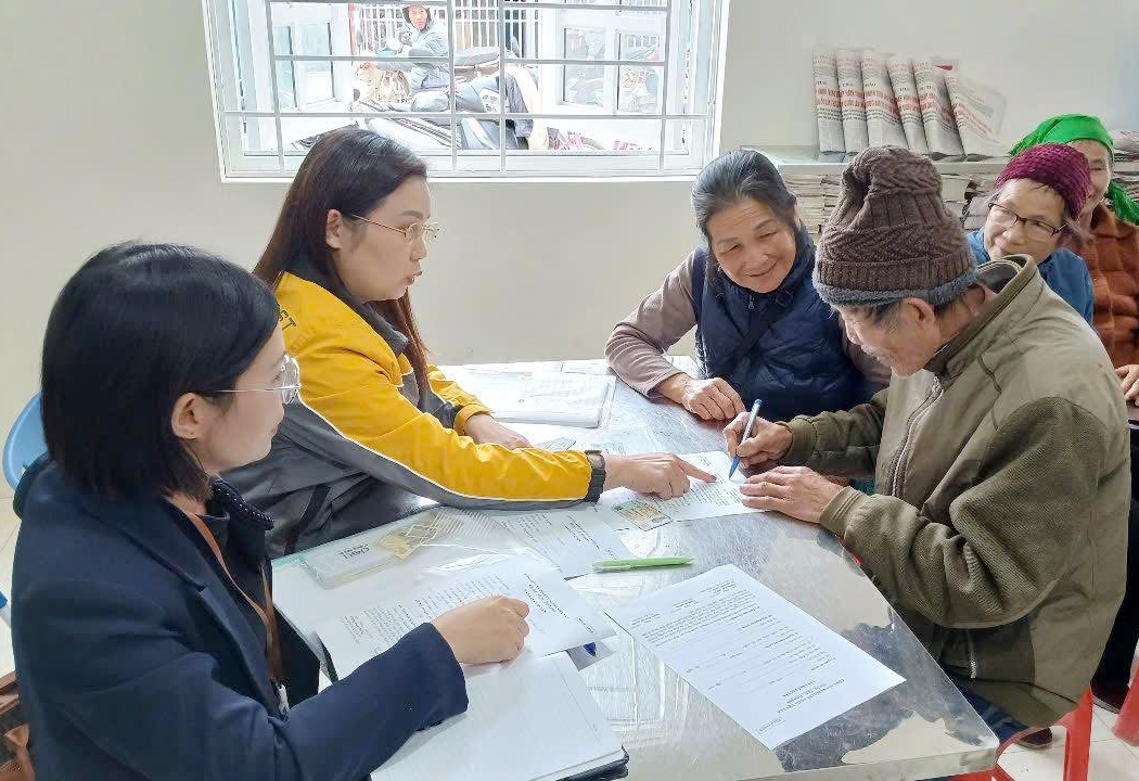 Bưu điện tỉnh Cao Bằng hỗ trợ tiếp nhận thủ tục hành chính lưu động cho người cao tuổi, người khuyết tật