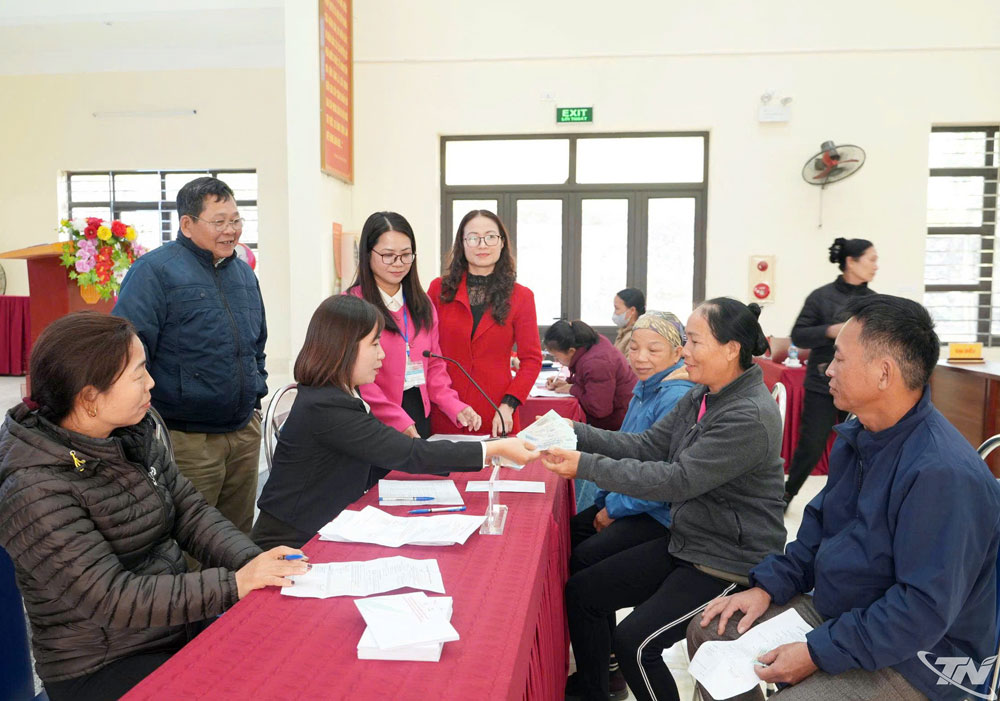 Thái Nguyên: Trao 210 triệu đồng hỗ trợ người dân khắc phục hậu quả mưa lũ