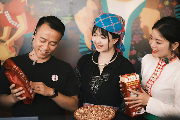 Khi người dân Điện Biên đưa sản phẩm OCOP lên sàn điện tử