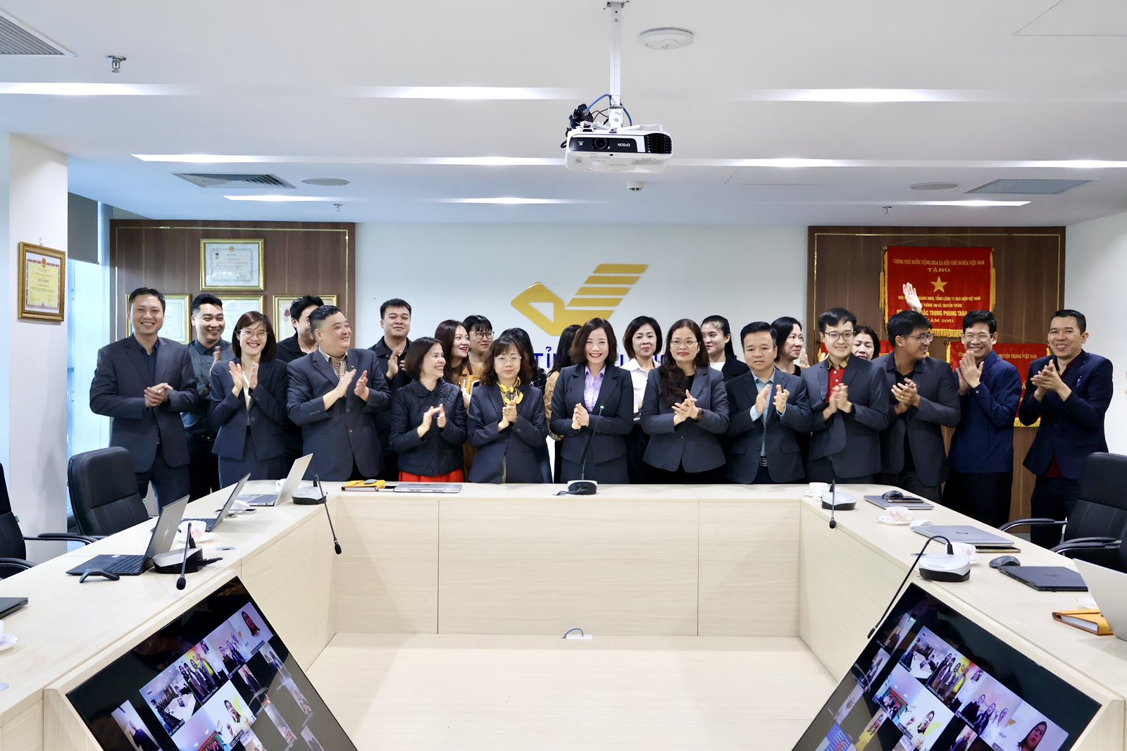 Bưu điện tỉnh Quảng Ninh phát động phong trào thi đua kinh doanh cuối năm: Quyết tâm bứt phá về đích!