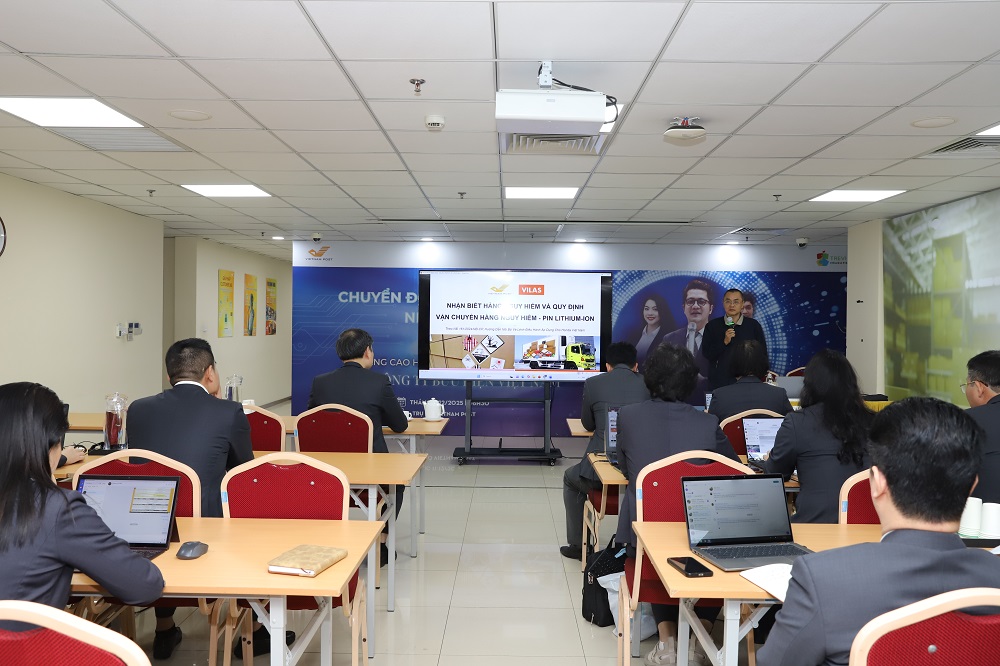 Tổng công ty Bưu điện Việt Nam tổ chức khóa đào tạo “Nhận biết hàng nguy hiểm và Quy định vận chuyển hàng nguy hiểm – Pin Lithium-Ion”