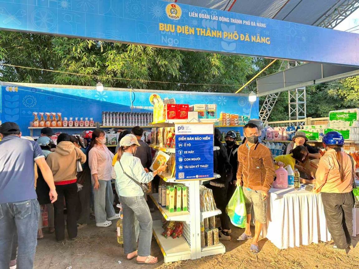 Sôi động không khí bán hàng trong những ngày đầu chiến dịch 20 ngày cao điểm bán hàng Tết