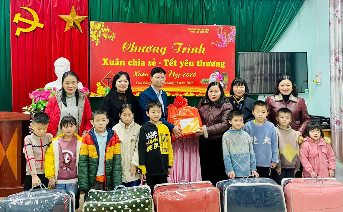Bưu điện tỉnh Cao Bằng tổ chức thăm, tặng quà Tết tại Cơ sở Giáo dục trẻ Khuyết tật tỉnh