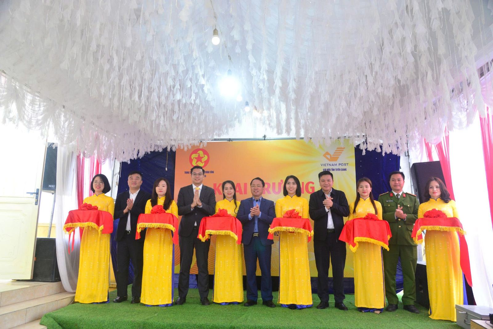 Khai trương mô hình Đại lý dịch vụ công trực tuyến tại tỉnh Tuyên Quang: Tăng cường phối hợp giữa Trung tâm Phục vụ hành chính công và Bưu điện tỉnh trong phục vụ người dân, doanh nghiệp