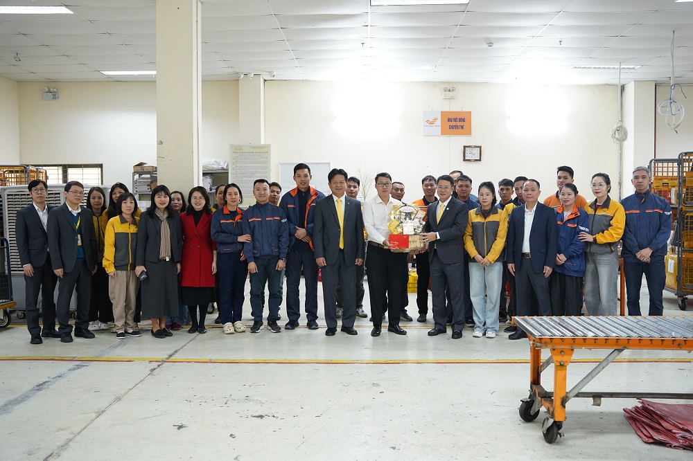 Lan tỏa tinh thần đoàn kết đầu xuân: Lãnh đạo Tổng công ty thăm và chúc Tết CBCNV-NLĐ tại các Bưu cục, Trung tâm Khai thác Vận chuyển