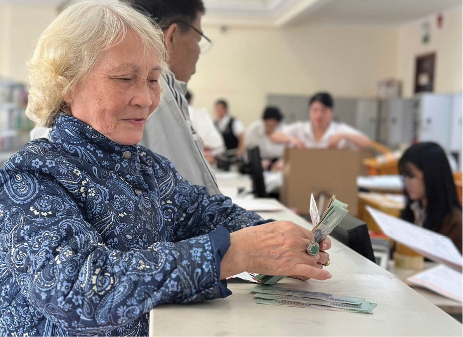 TP. Huế: Đa dạng hình thức chi trả lương hưu