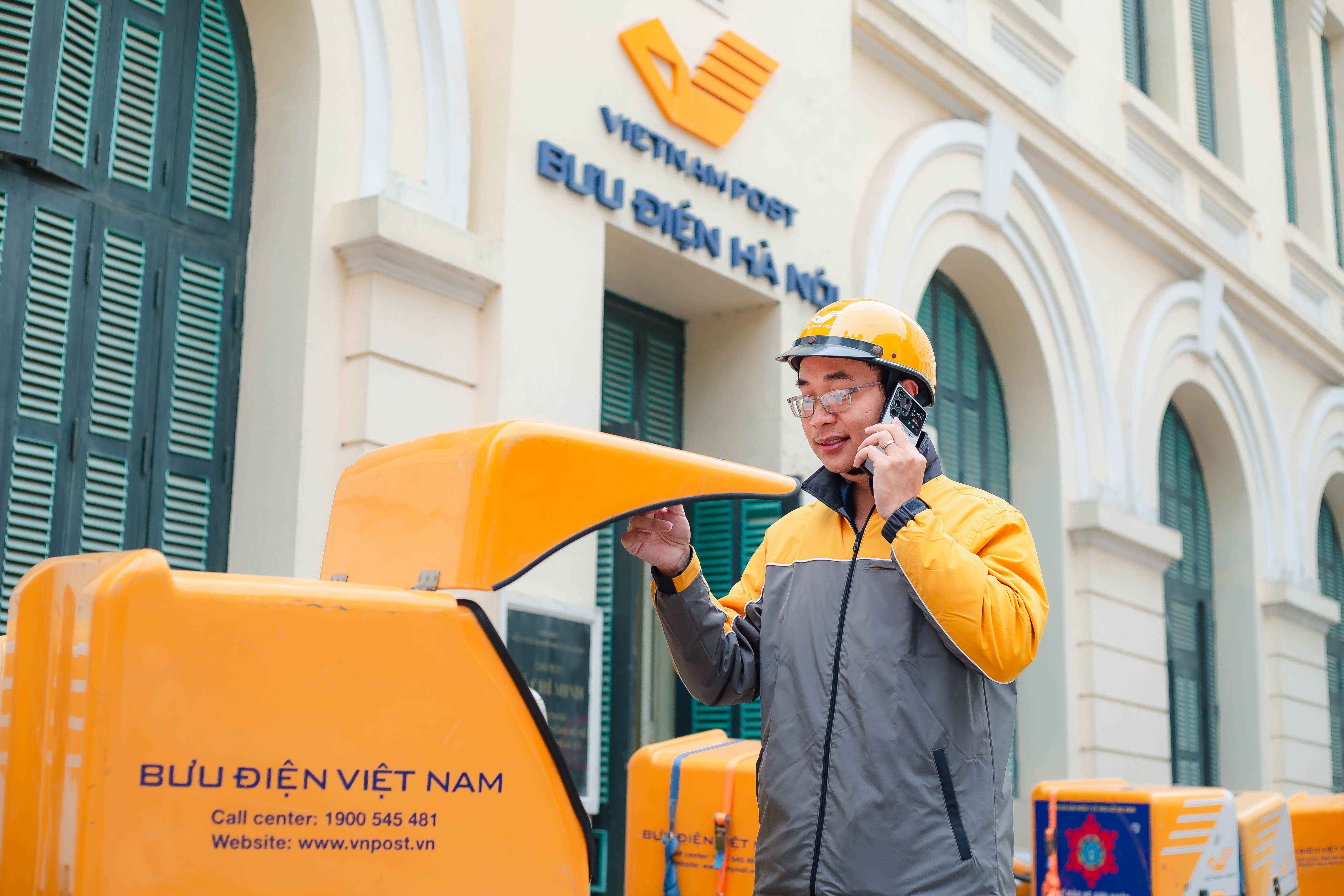 Bưu điện Việt Nam thông báo điều chỉnh phụ phí xăng dầu