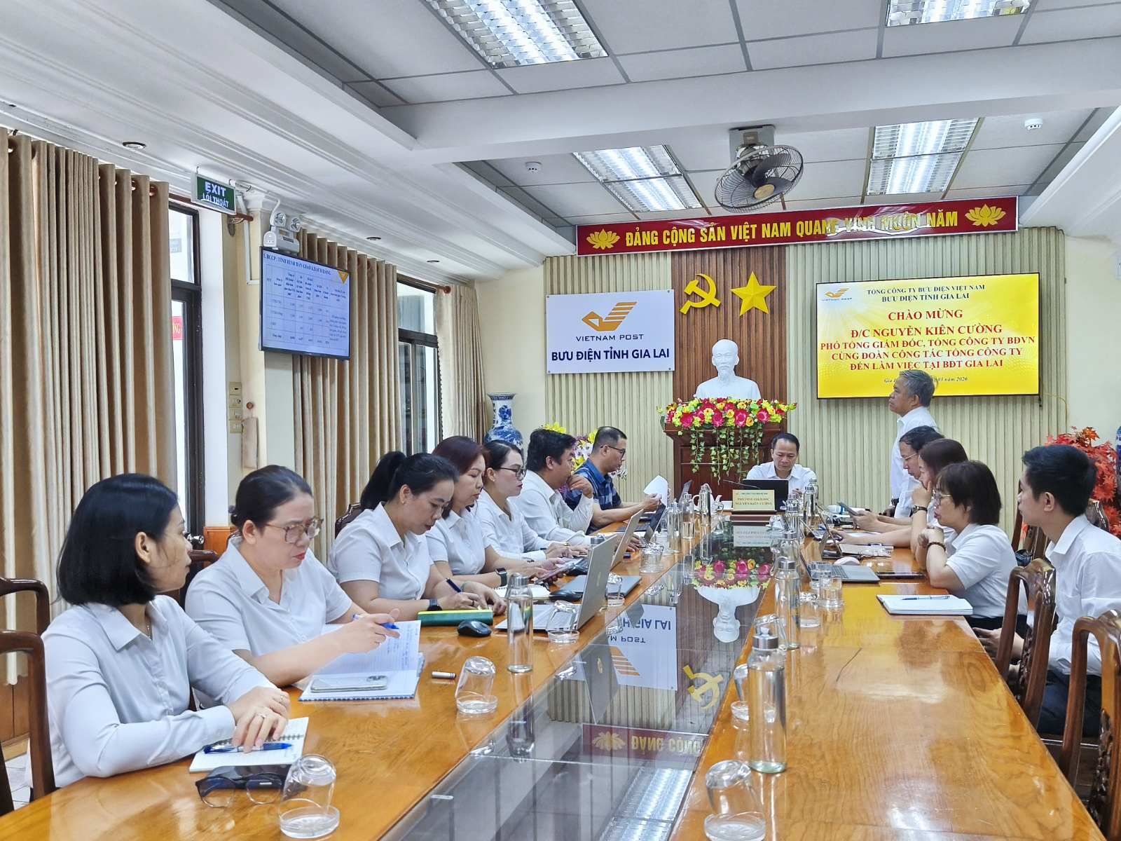 Đoàn công tác Tổng công ty Bưu điện Việt Nam làm việc với Bưu điện tỉnh Gia Lai