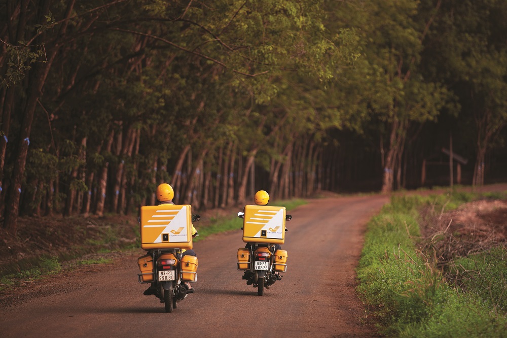 Bưu điện Việt Nam điều chỉnh giảm phụ phí xăng dầu, tiếp tục chia sẻ với khách hàng