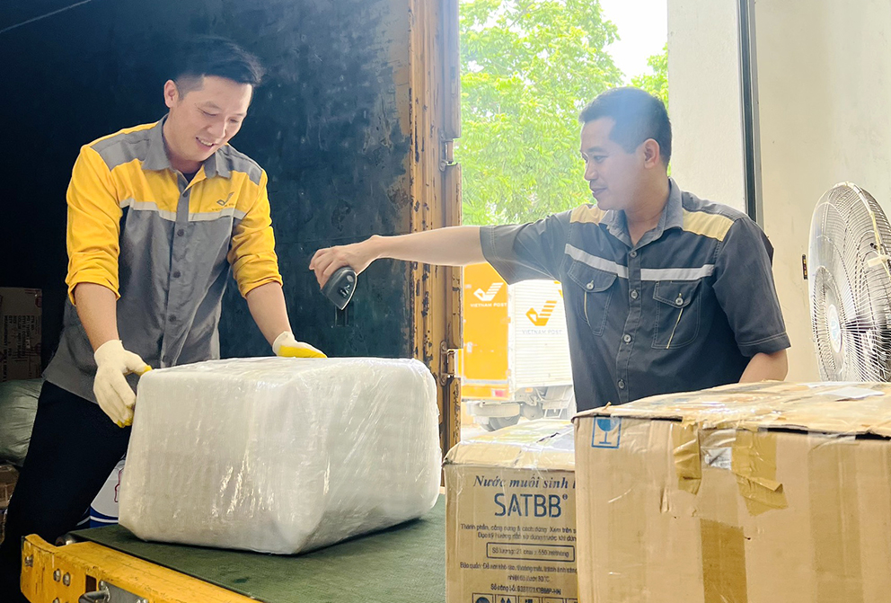 Quy trình tiếp nhận và giải quyết khiếu nại của khách hàng sử dụng dịch vụ bưu chính chuyển phát