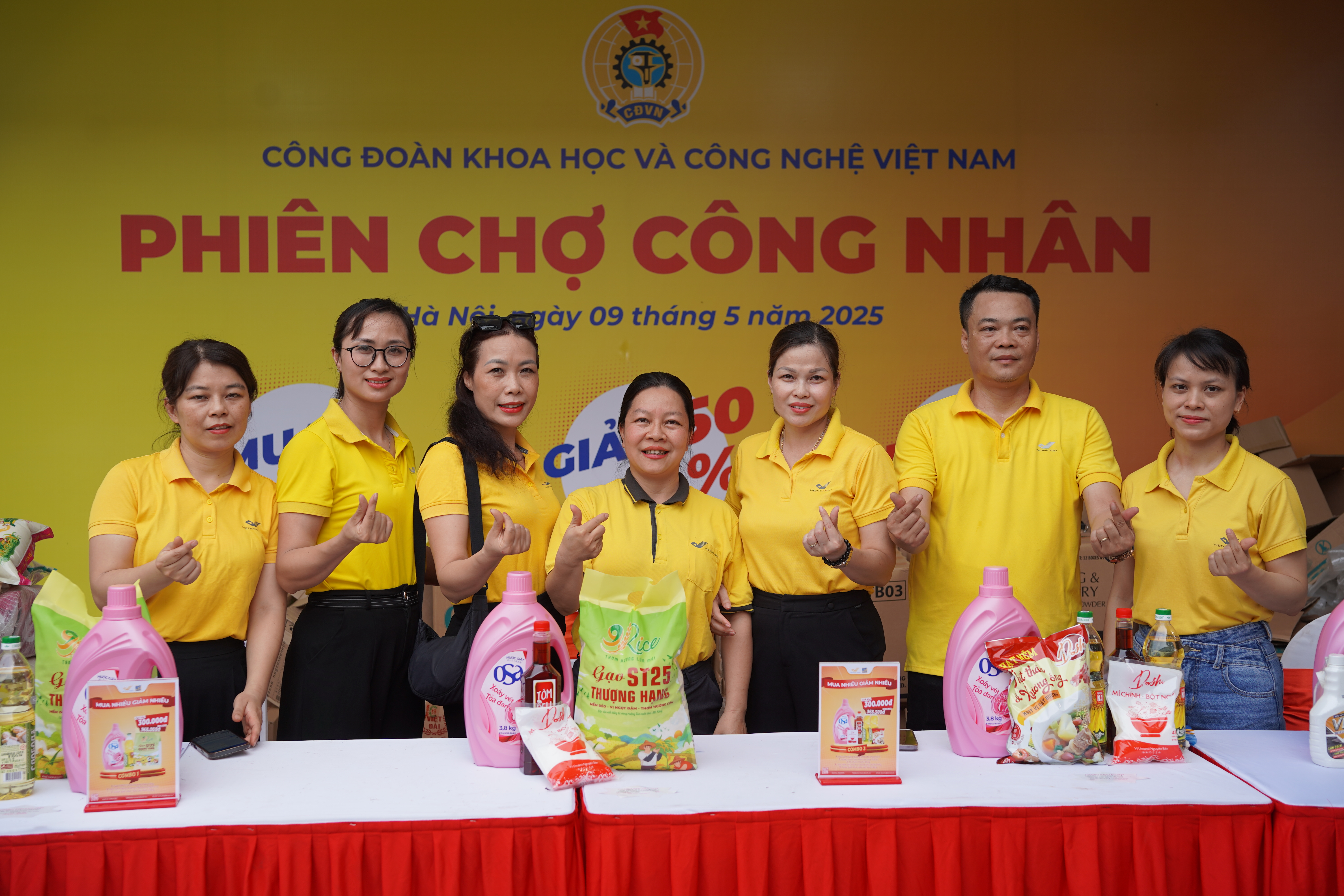 Bưu điện Việt Nam tham gia “Phiên chợ Công nhân” hưởng ứng Tháng Công nhân và Tháng hành động về ATVSLĐ 2026