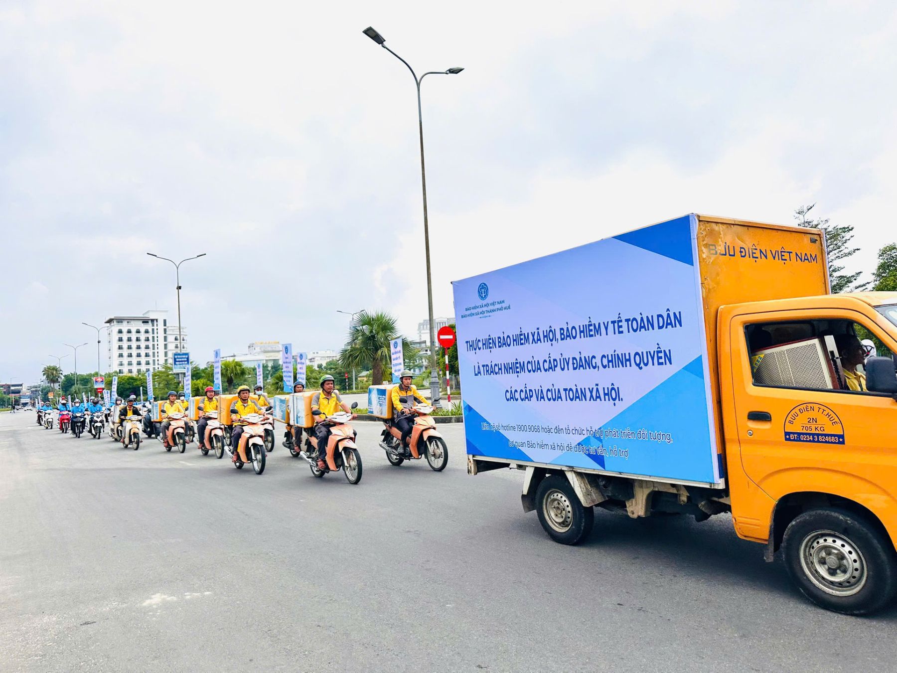 Sôi nổi ra quân hưởng ứng Tháng vận động triển khai bảo hiểm xã hội toàn dân trên toàn mạng lưới Bưu điện Việt Nam
