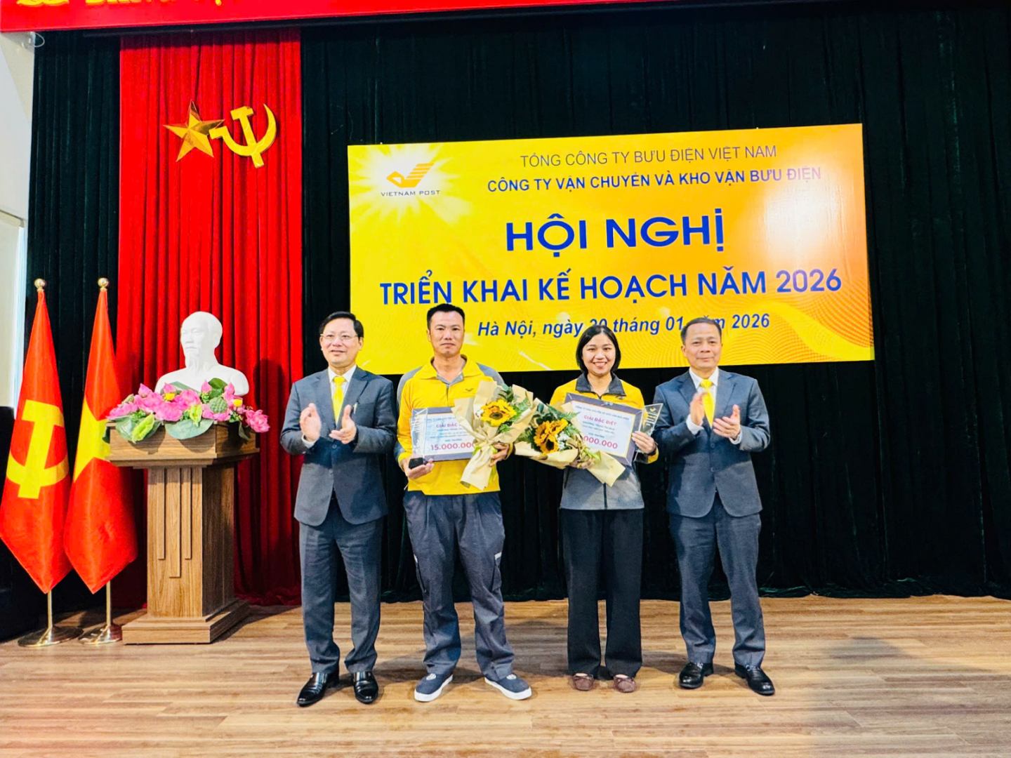Người công nhân trẻ giữ nhịp kết nối trong những ca đêm thầm lặng
