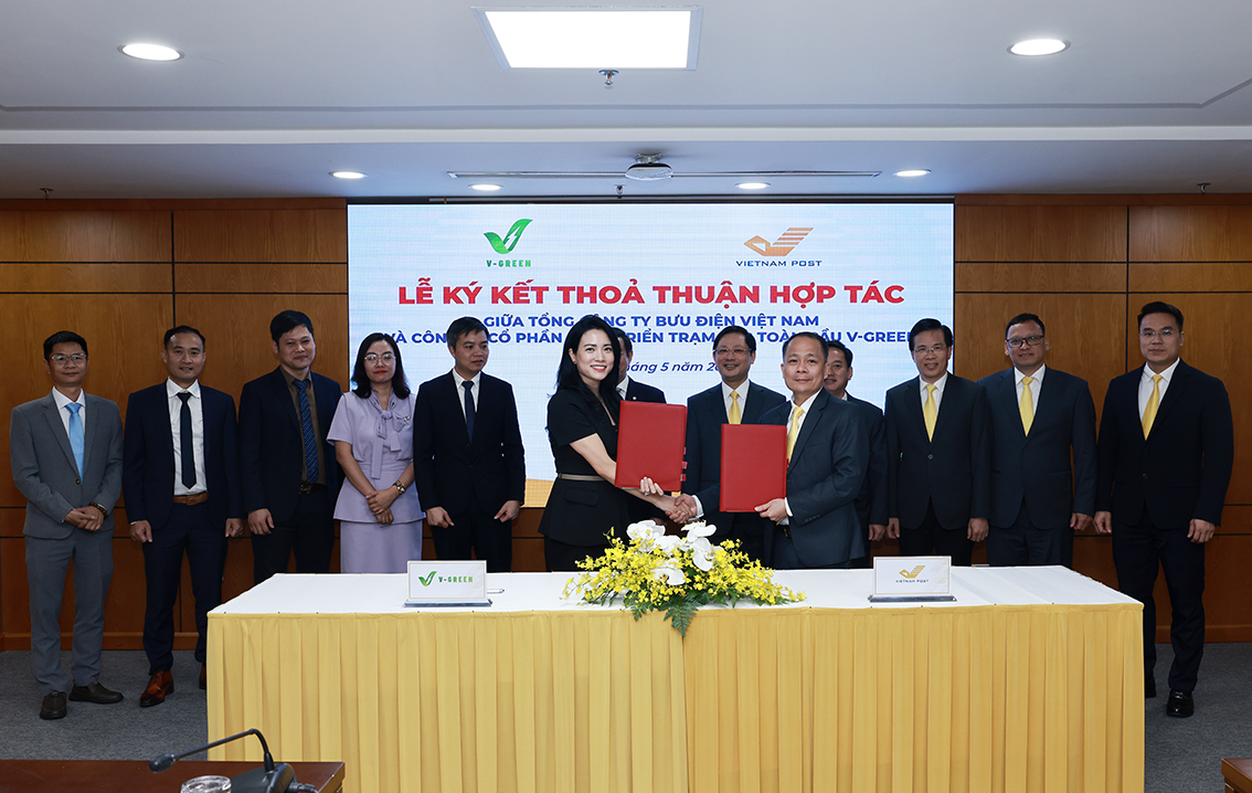 Vietnam Post và V-Green triển khai hơn 16.000 tủ đổi pin, phủ rộng hạ tầng giao thông xanh toàn quốc