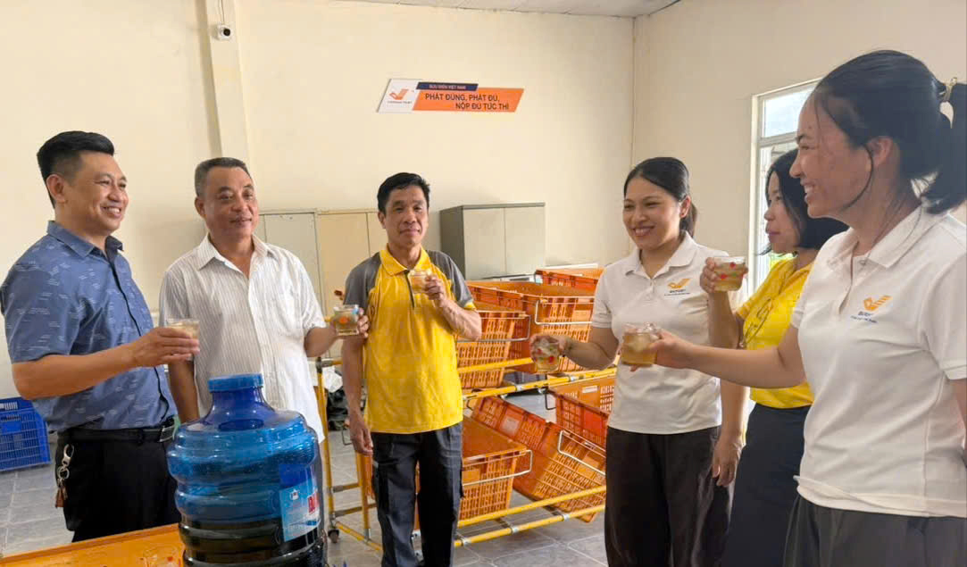 Công đoàn Bưu điện tỉnh Thái Nguyên đồng hành vượt nắng – gửi trao yêu thương đến đoàn viên, người lao động