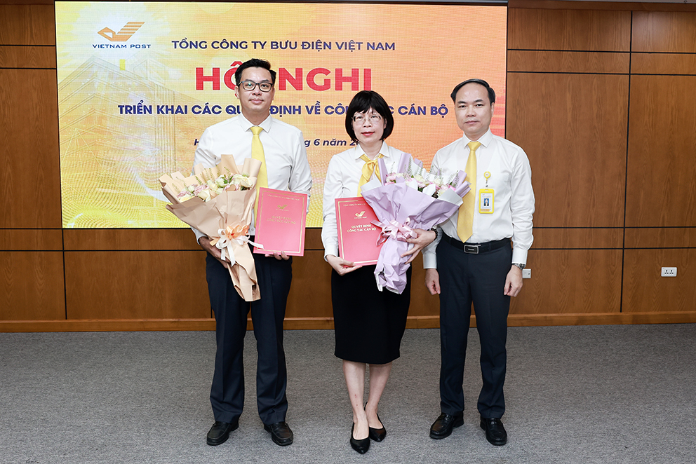 Công bố quyết định điều động, bổ nhiệm cán bộ tại Ban Chiến lược - Kế hoạch - Đầu tư và Bưu điện Trung tâm Từ Liêm