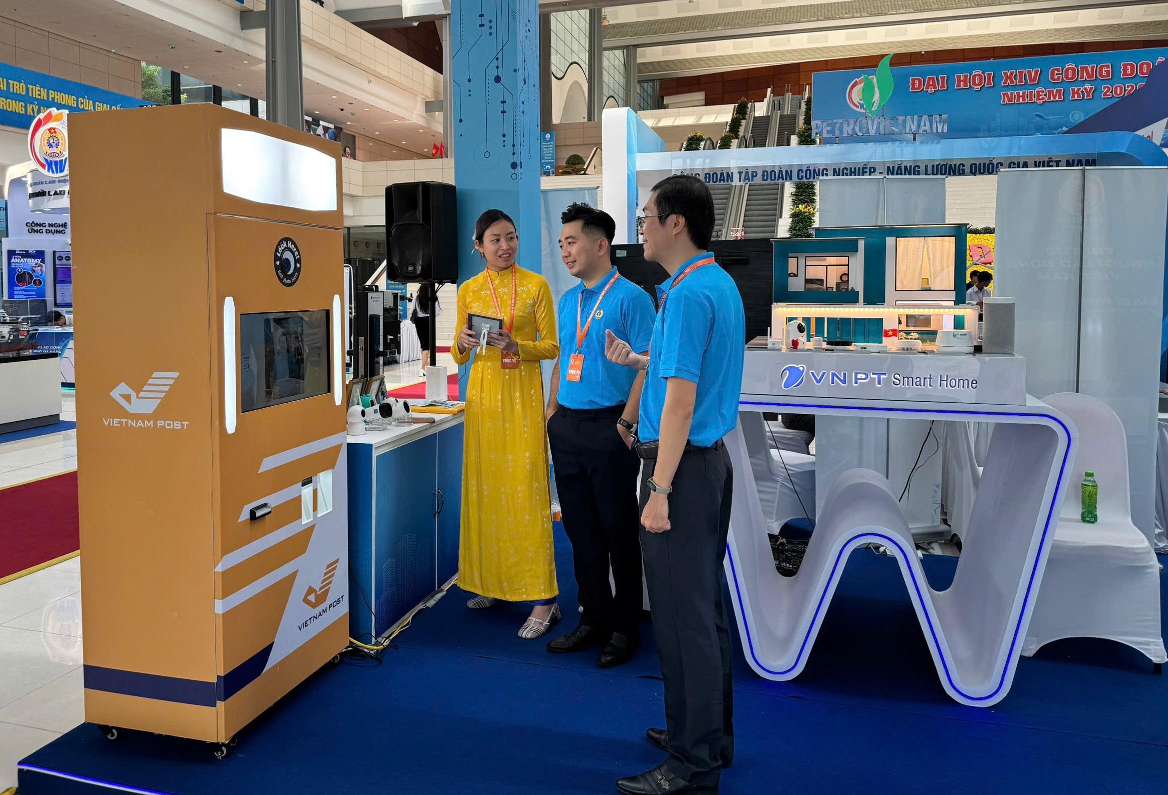 Bưu điện Việt Nam tự hào góp mặt tại Triển lãm Đại hội XIV Công đoàn Việt Nam
