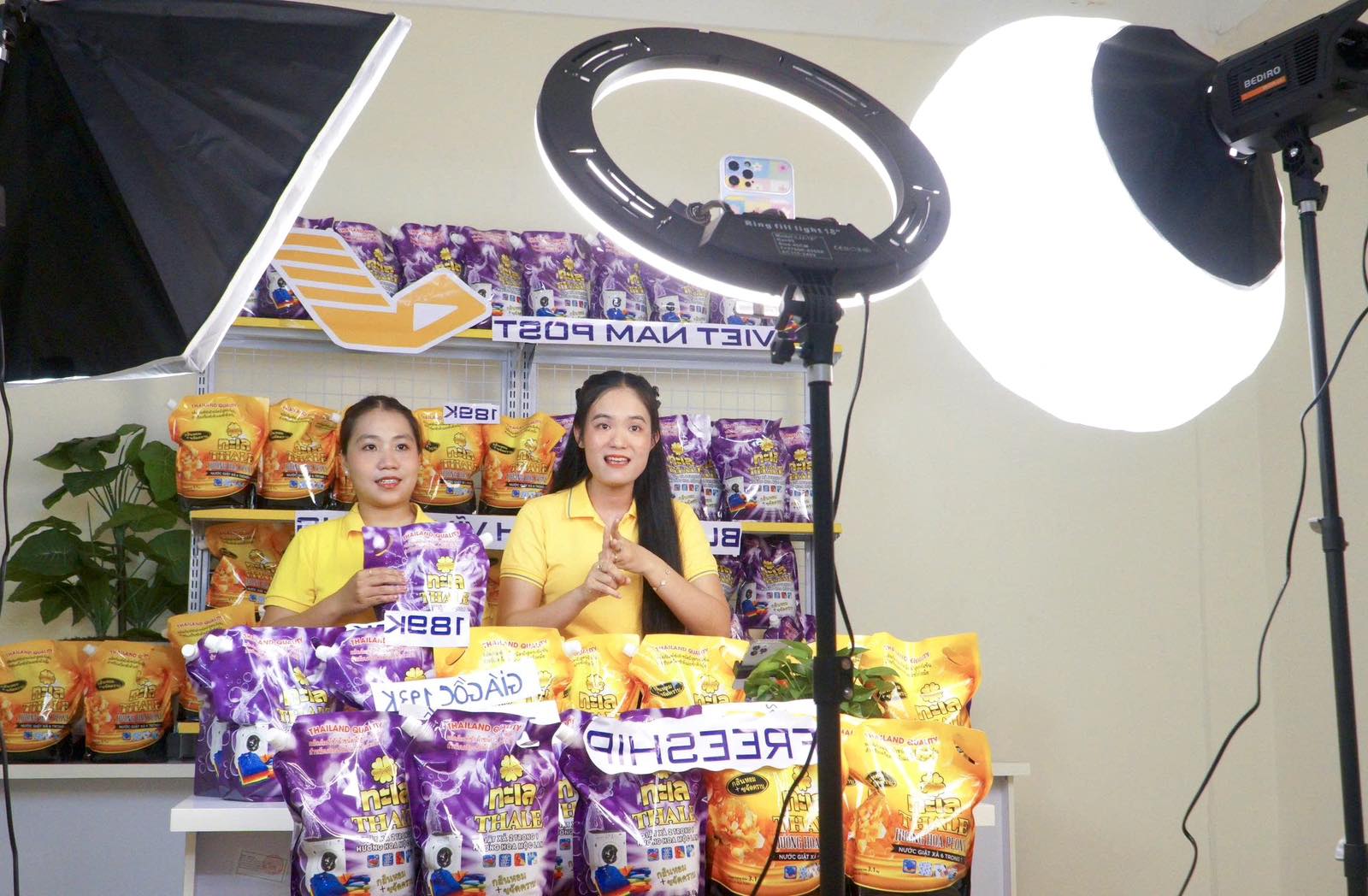 Bưu điện tỉnh Vĩnh Long: “Đại tiệc Mega Live 6.6” quảng bá sản phẩm qua nền tảng số
