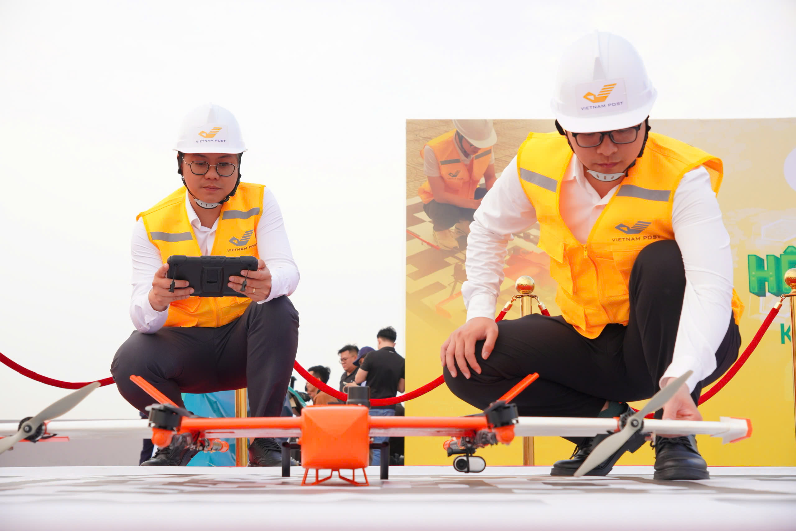 Vietnam Post tiên phong trong phát triển kinh tế tầm thấp tại Việt Nam