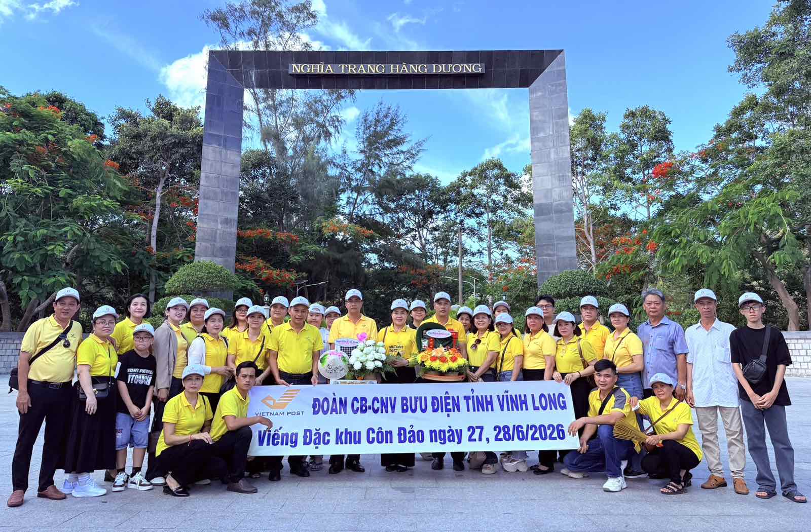 Bưu điện tỉnh Vĩnh Long tổ chức hành trình về nguồn tại đặc khu Côn Đảo