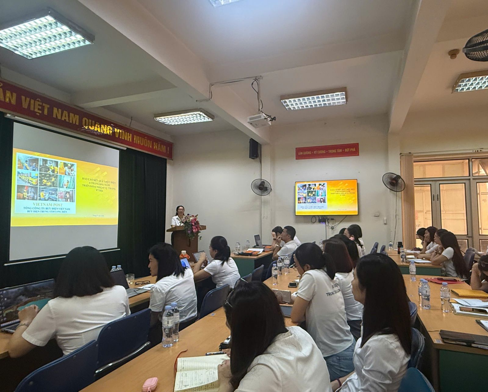 Bưu điện Trung tâm Long Biên sơ kết 6 tháng đầu năm, triển khai nhiệm vụ trọng tâm tháng 7