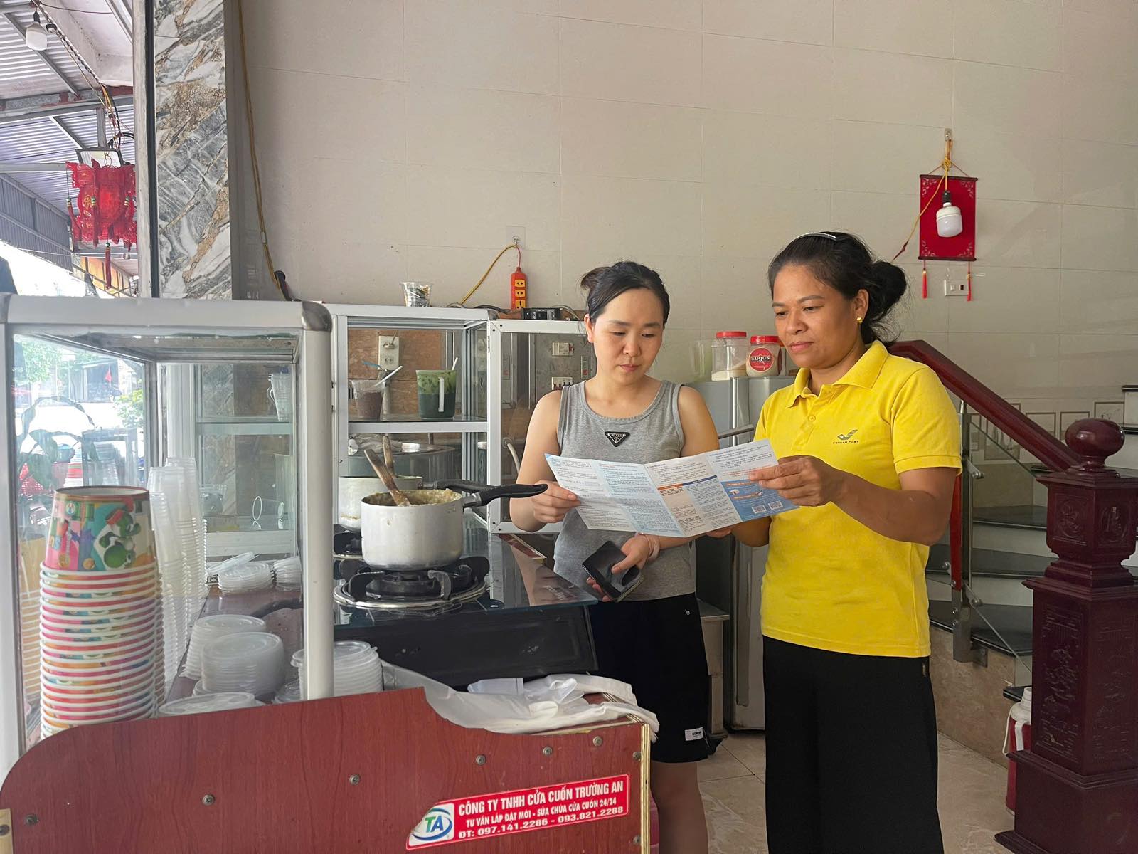 Bưu điện tỉnh Hưng Yên đồng loạt ra quân tuyên truyền BHXH tự nguyện, BHYT hộ gia đình