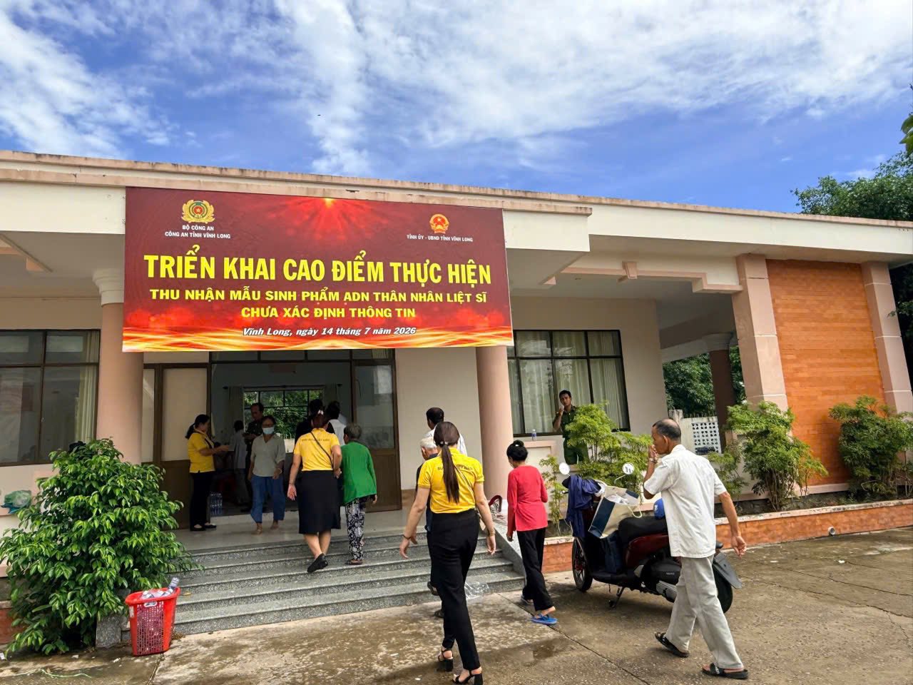 Tuổi trẻ Bưu điện tỉnh An Giang, Vĩnh Long chung tay tri ân các anh hùng liệt sĩ
