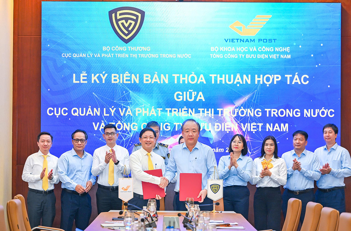 Bưu điện Việt Nam ký Thỏa thuận hợp tác với Cục Quản lý và Phát triển thị trường trong nước
