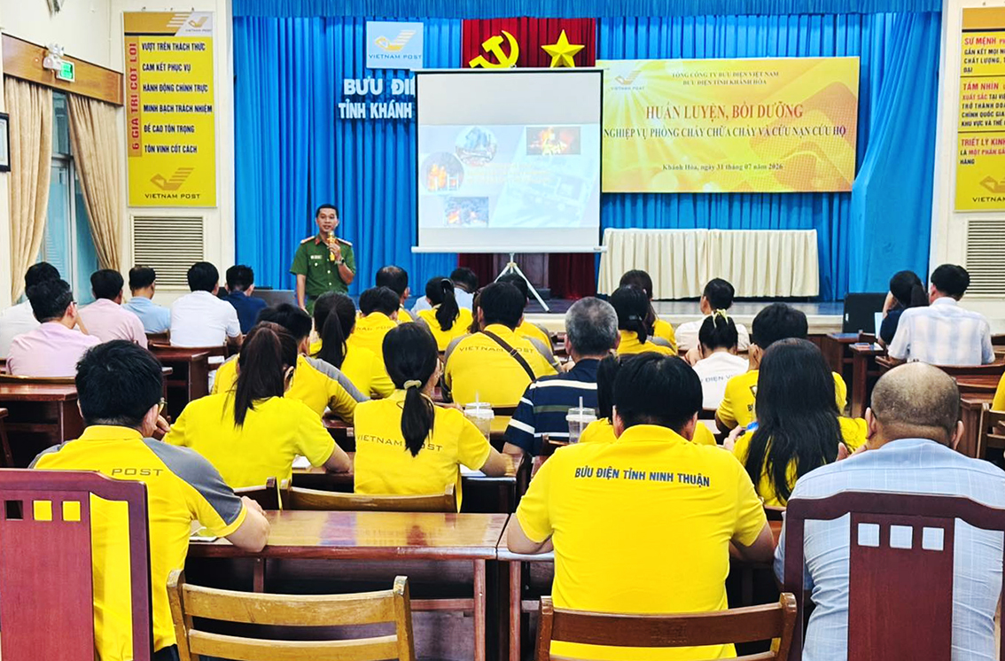 Bưu điện tỉnh Khánh Hòa tổ chức huấn luyện nghiệp vụ phòng cháy, chữa cháy và cứu nạn, cứu hộ