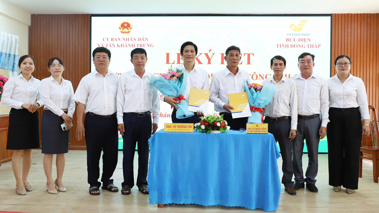 Bưu điện tỉnh Đồng Tháp ký kết hợp tác cung ứng dịch vụ bưu chính công ích tại xã Tân Khánh Trung