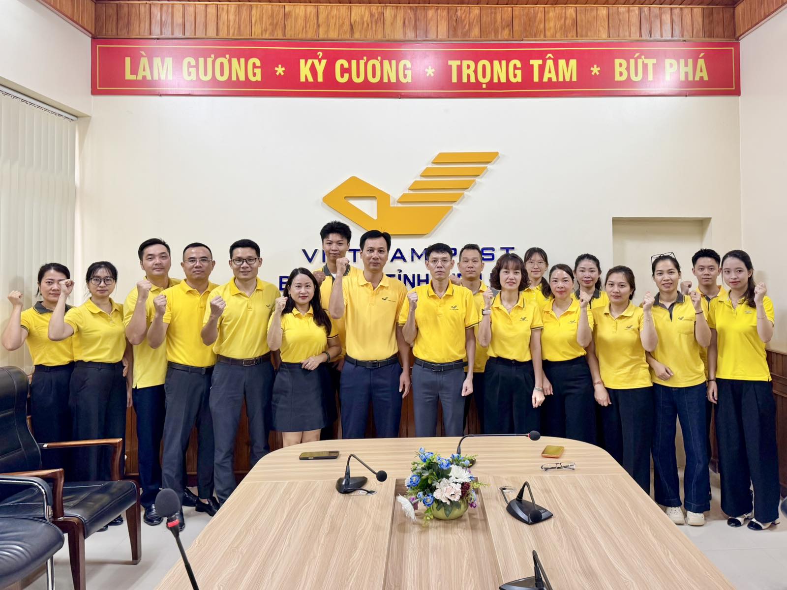 Bưu điện tỉnh Điện Biên phát động ra quân chào mừng 81 năm Ngày truyền thống ngành Bưu điện