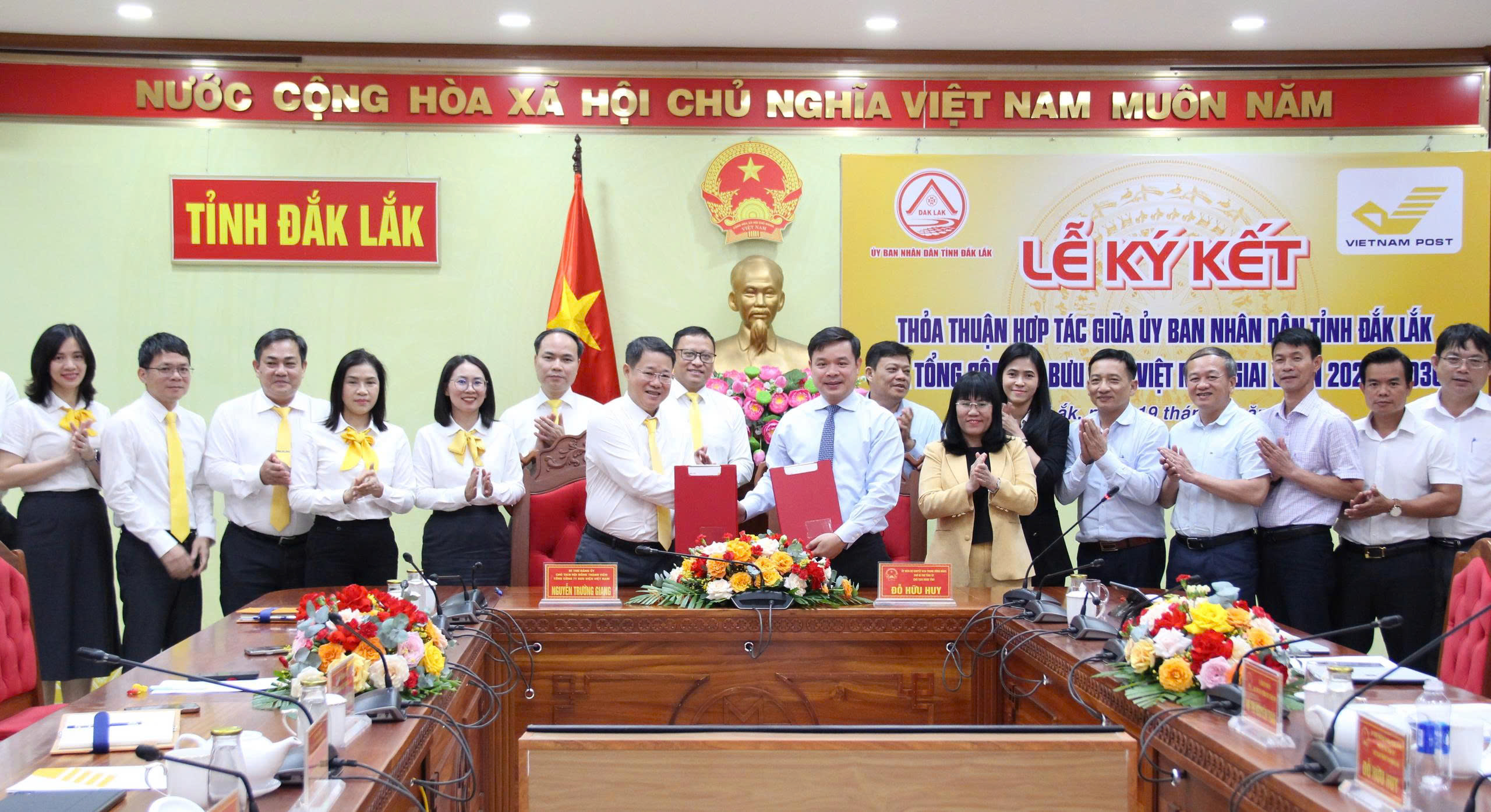 Đắk Lắk và Vietnam Post hợp tác thúc đẩy chuyển đổi số, thương mại điện tử giai đoạn 2026 - 2030