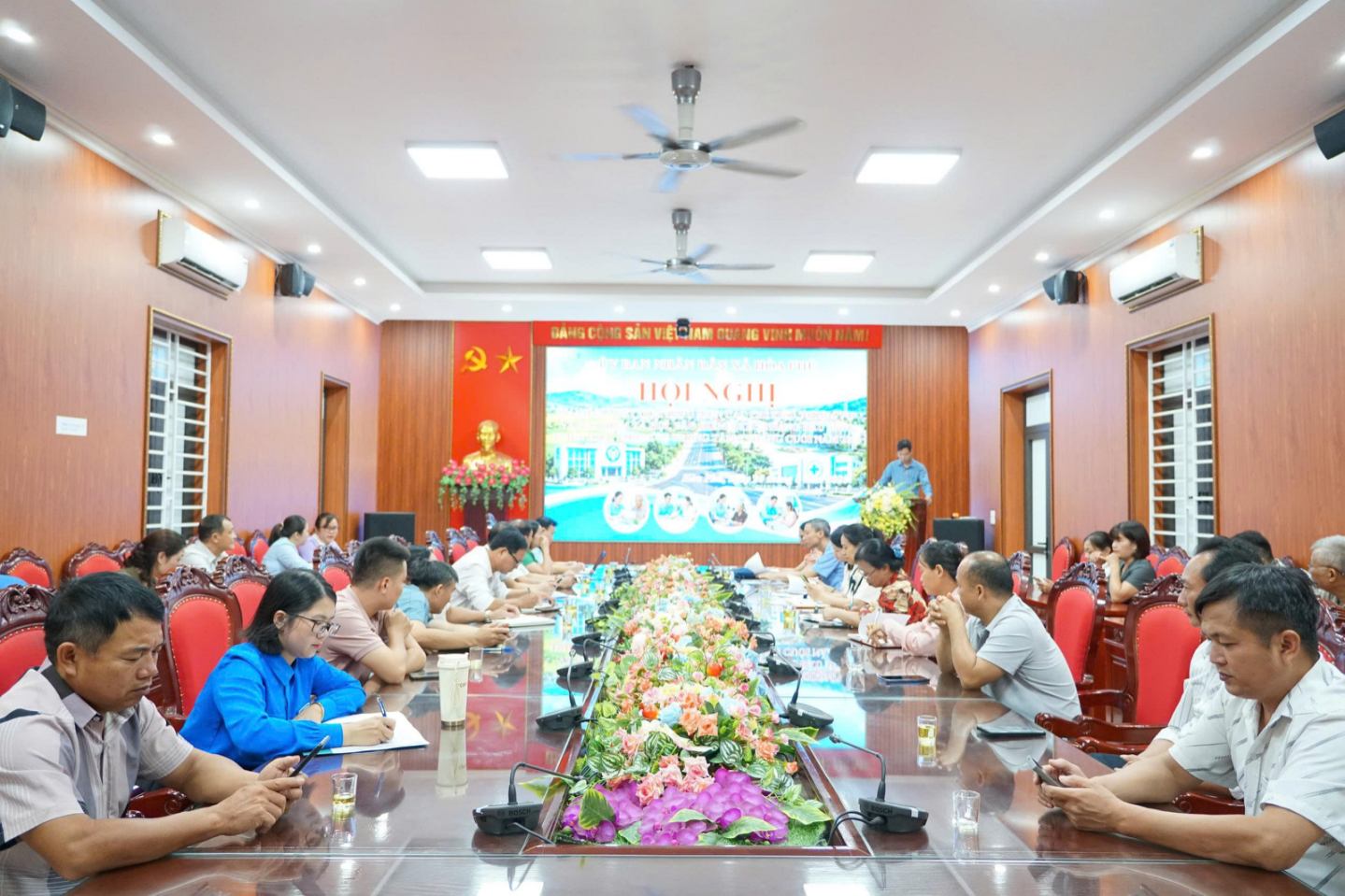 Bưu điện Trung tâm Chương Mỹ phối hợp phát triển người tham gia BHXH, BHYT tại xã Hòa Phú và Quảng Bị