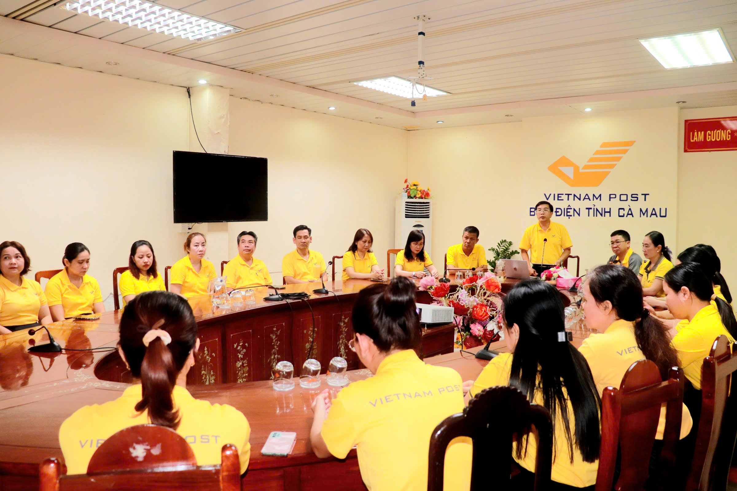 Bưu điện tỉnh Cà Mau tạo khí thế mới với chiến dịch BHYT Top Up