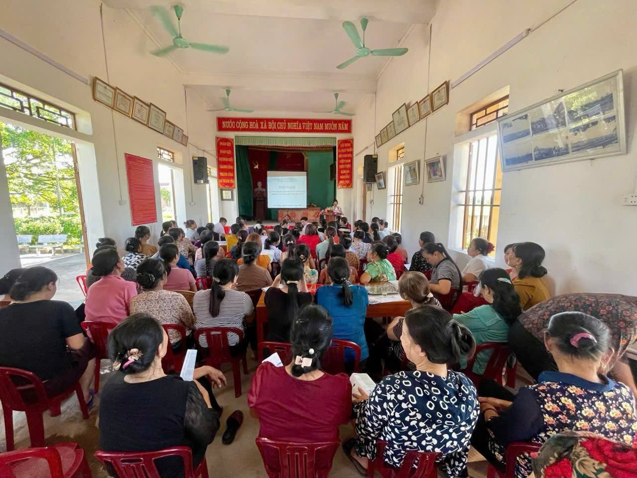 Bưu điện tỉnh Ninh Bình đồng loạt ra quân bán hàng tại cơ sở