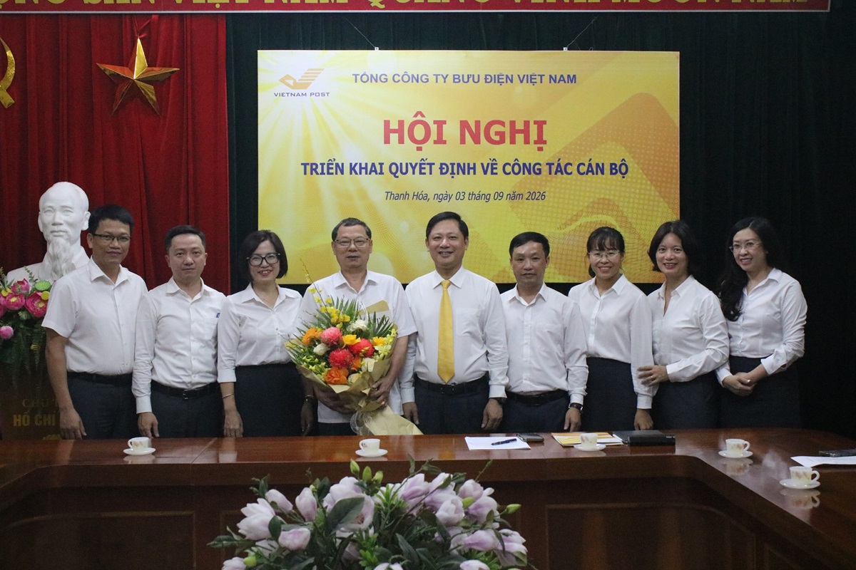 Gặp mặt và trao quyết định nghỉ hưu đối với Giám đốc Bưu điện tỉnh Thanh Hóa Nguyễn Trung Thành
