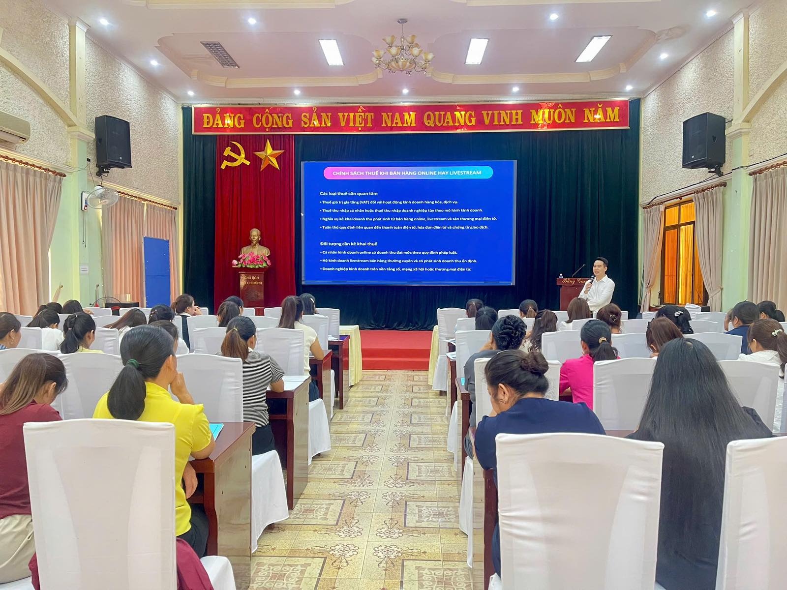 Bưu điện tỉnh Cao Bằng phối hợp tập huấn ứng dụng công nghệ, thương mại điện tử cho hội viên phụ nữ