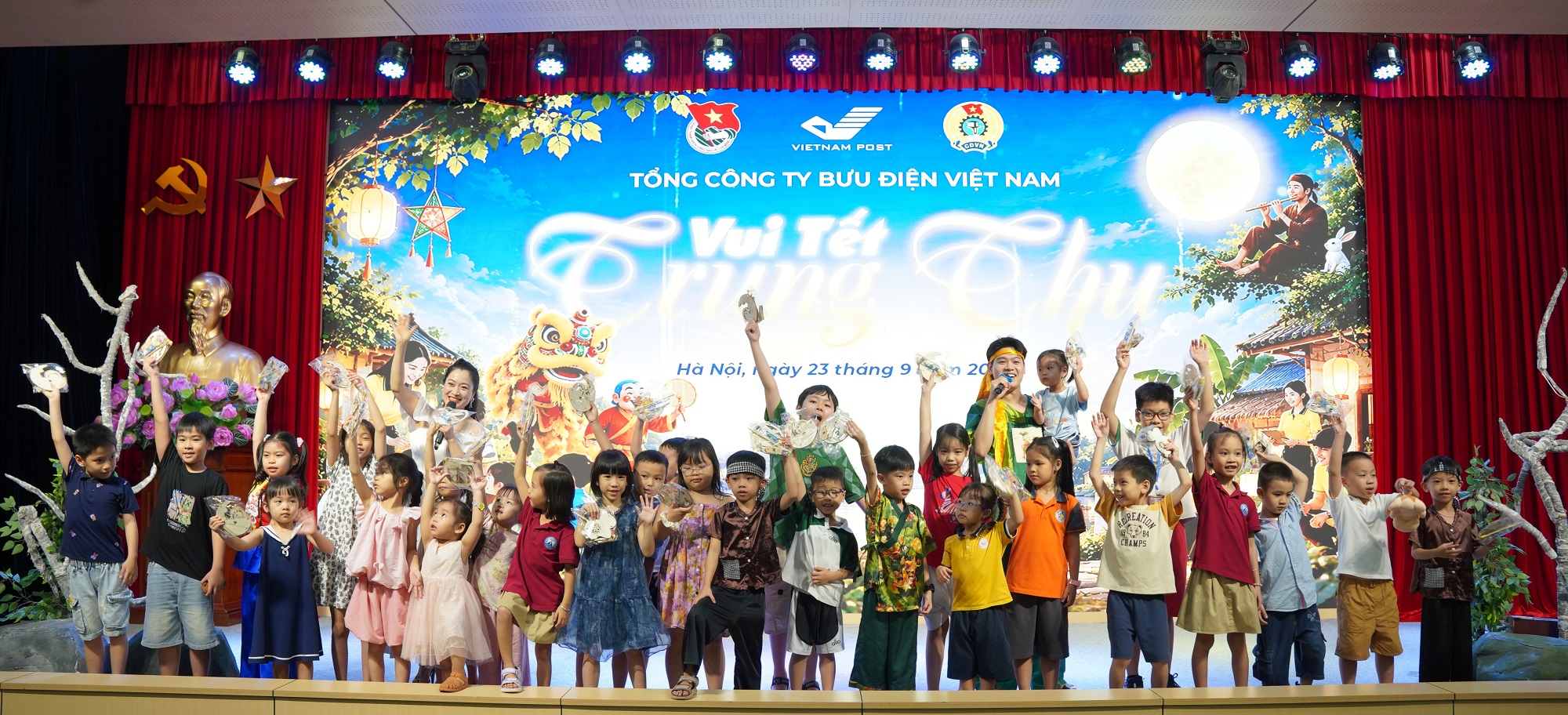 Vui Tết Trung thu 2026: Thêm một mùa trăng đầy ắp tiếng cười tại Vietnam Post