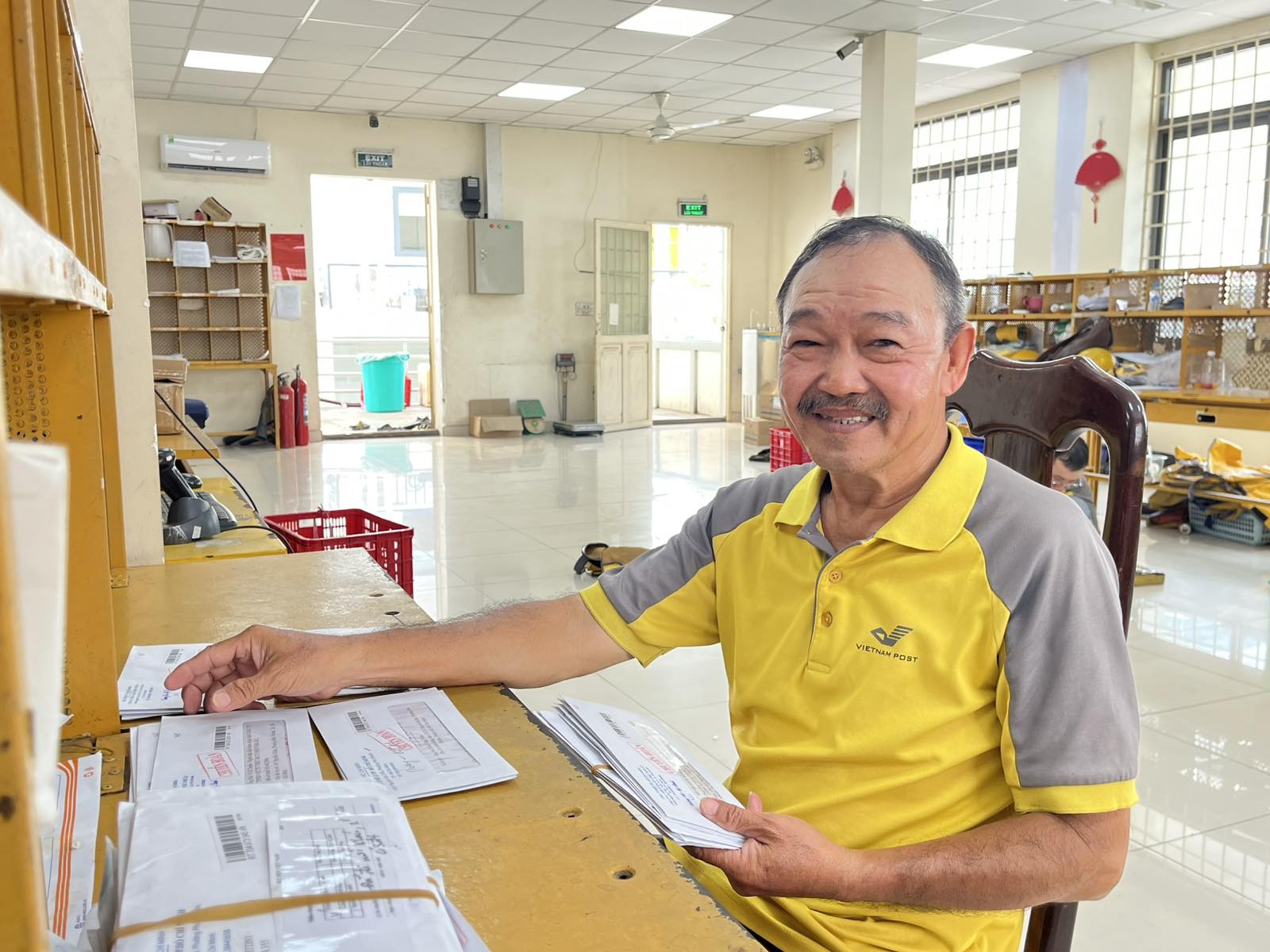 Bưu tá Bưu điện TP. Hồ Chí Minh trả lại 170 triệu đồng chuyển khoản nhầm cho khách hàng