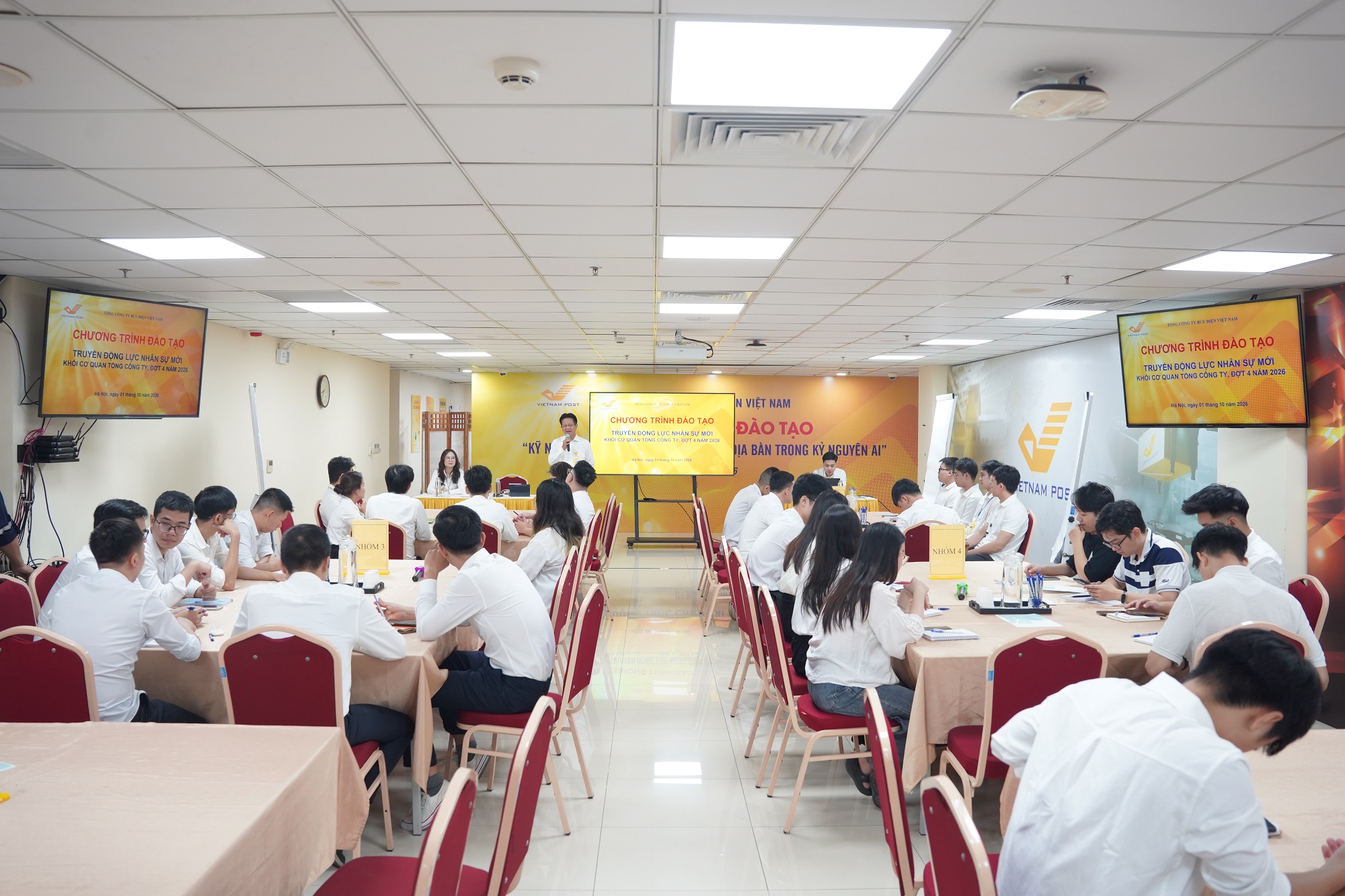 Vietnam Post tiếp thêm hành trang cho những thành viên mới