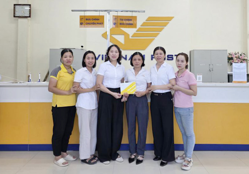 Bưu điện tỉnh Ninh Bình thăm hỏi, động viên người lao động có hoàn cảnh khó khăn