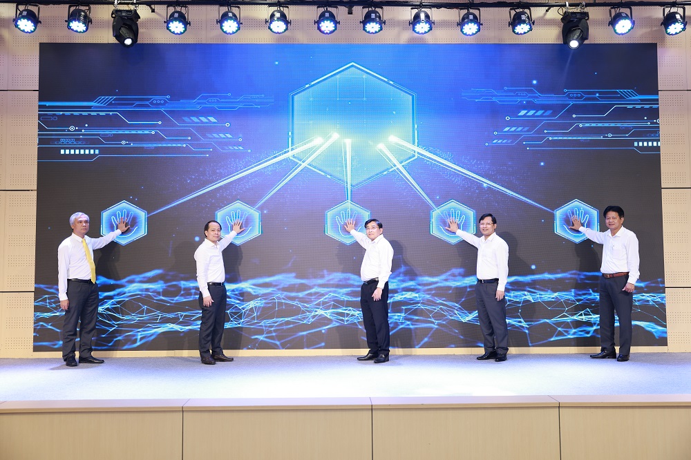 Lanh Dao Tct An Nut Ra Mat Trung Tam Kinh Doanh Thuong Mai Dien Tu Postmart