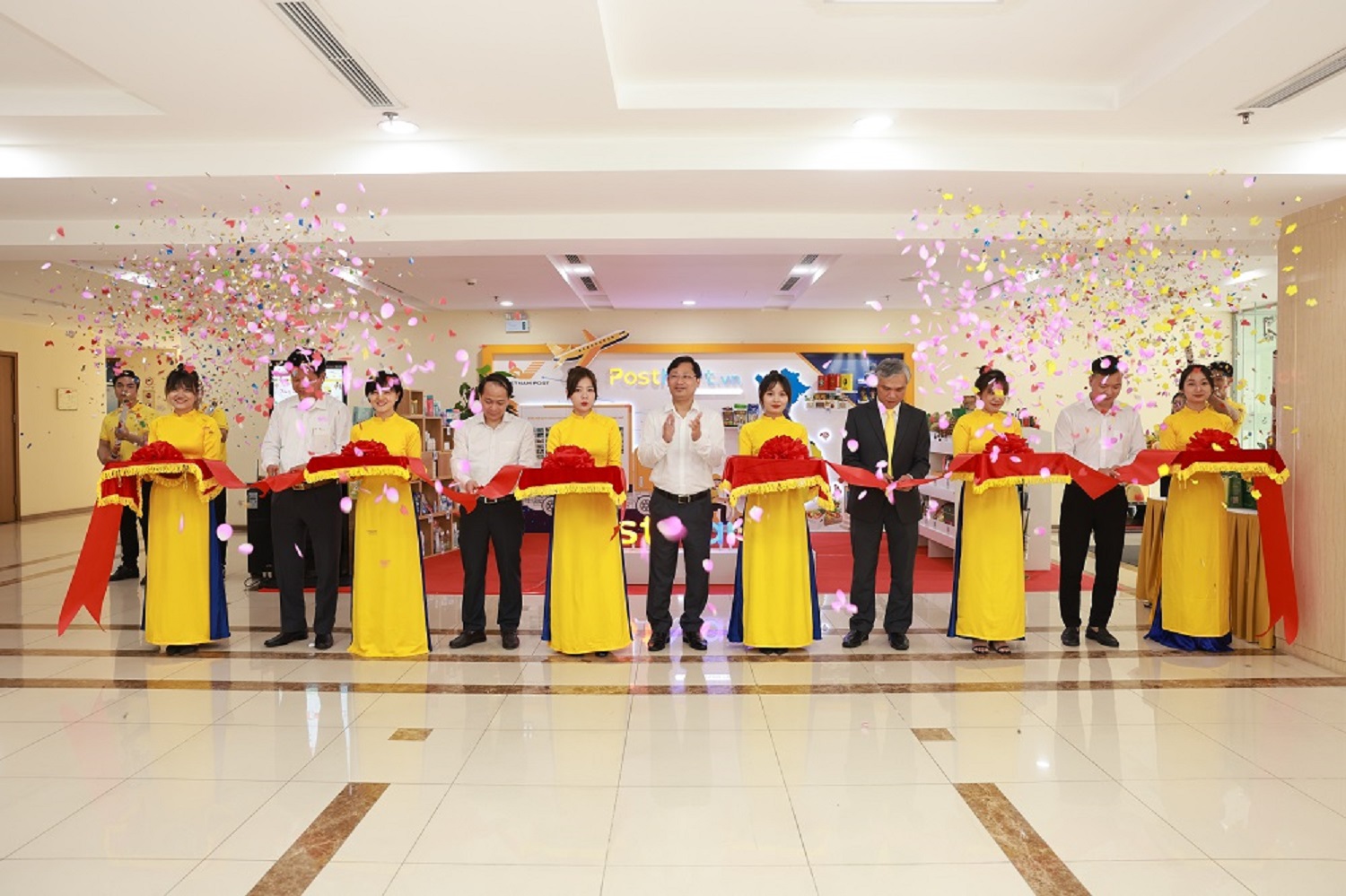 Vietnam Post ra mắt Trung tâm kinh doanh thương mại điện tử Postmart