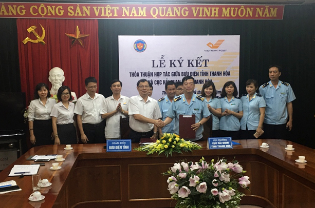 Lễ ký thỏa thuận hợp tác giữa Bưu điện tỉnh và Cục Hải quan Thanh Hóa