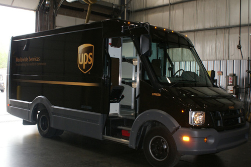 UPS thử nghiệm xe chuyển phát bằng nhựa