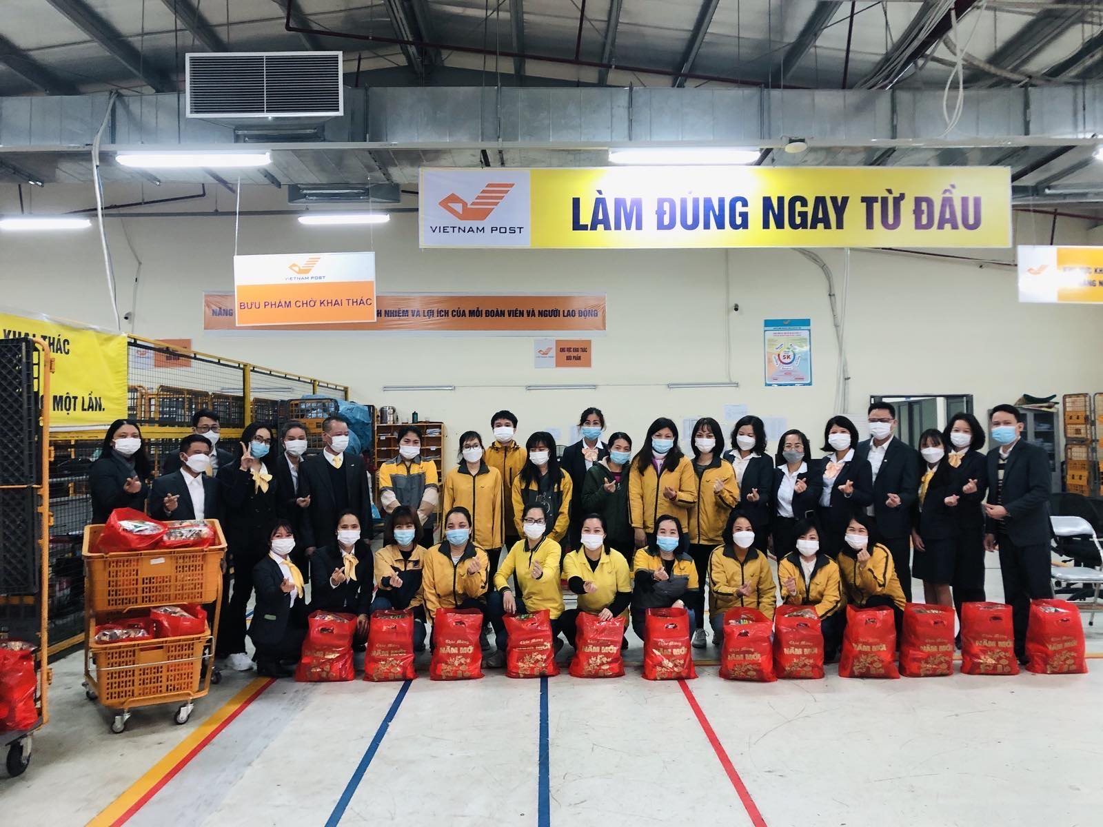 “Tết sum vầy-Xuân an bình” đến với Đoàn viên, người lao động Công ty Vận chuyển và Kho vận Bưu điện