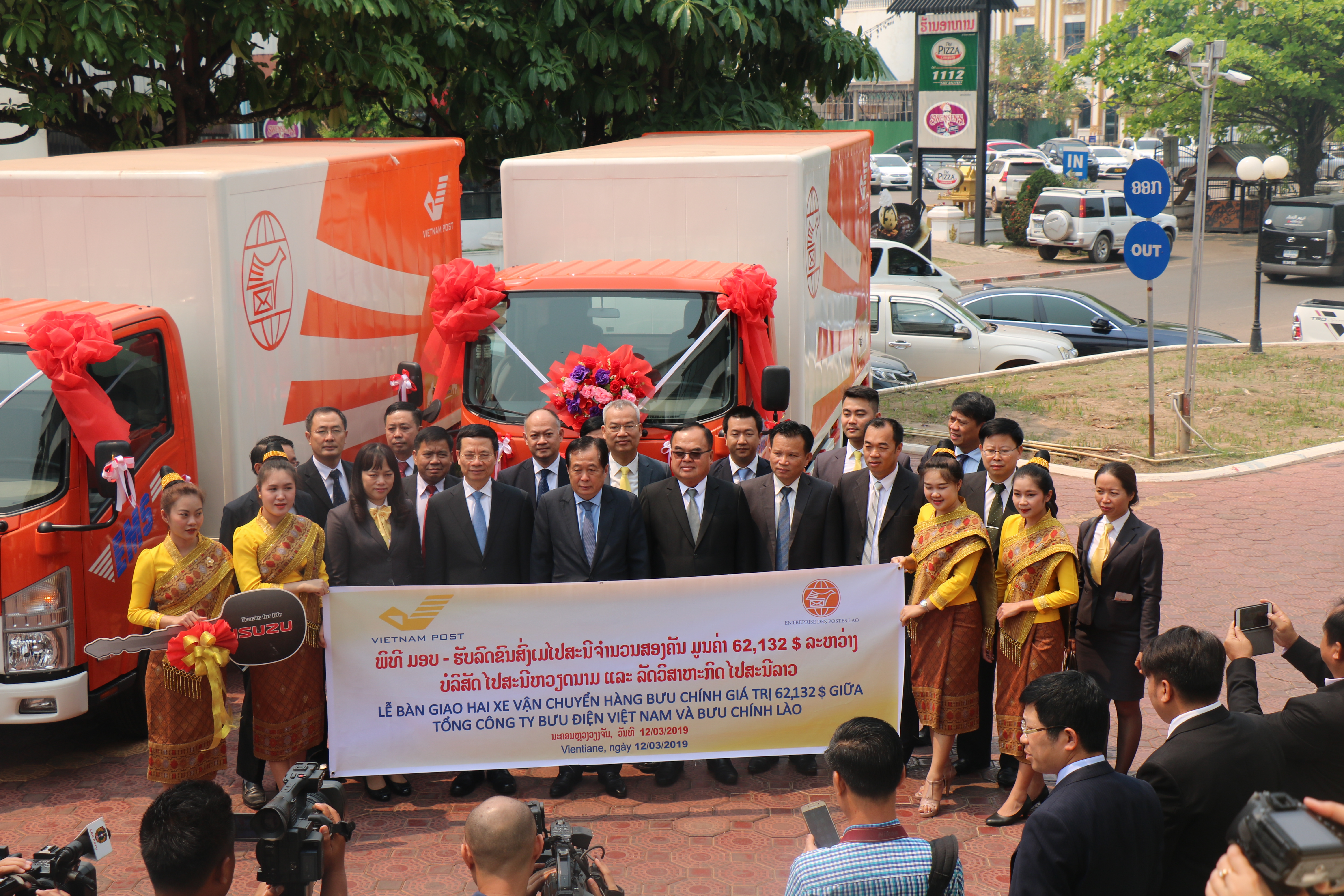Vietnam Post granted the Entrerprise des Postes Lao (Lao Post) two 3.5 ton postal vehicles  