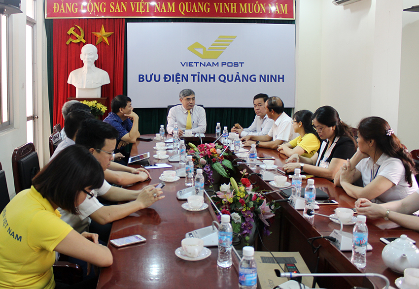 Thứ trưởng Nguyễn Minh Hồng làm việc với Bưu điện tỉnh Quảng Ninh