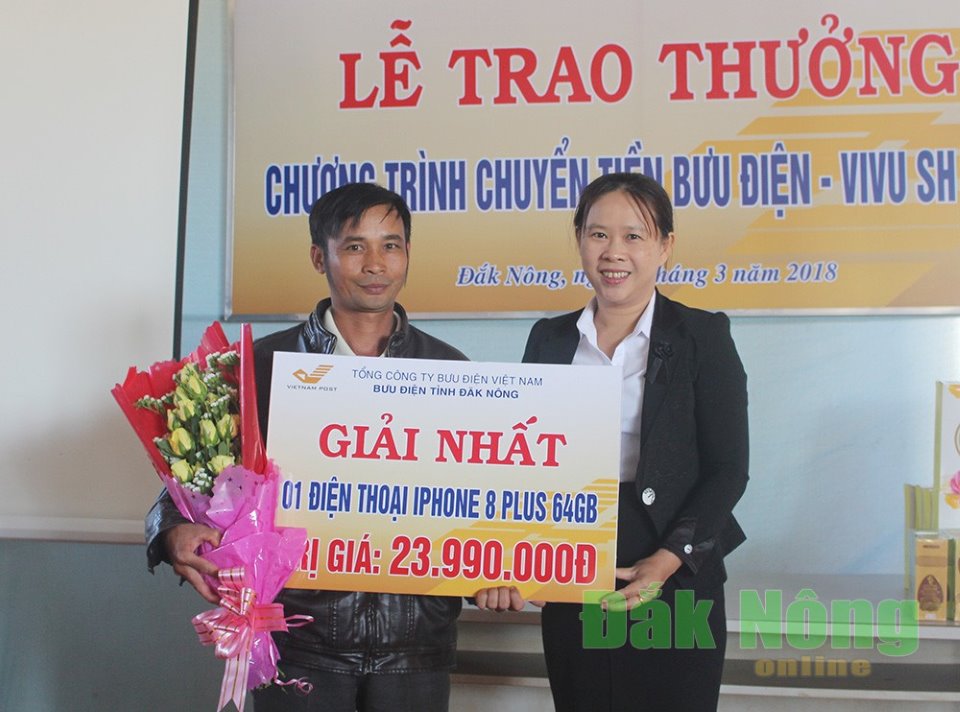 Trao thưởng chương trình “Chuyển tiền Bưu điện – Vi vu SH” tại Đắk Nông